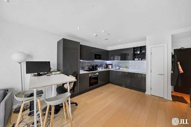908, Cassia Point, 2, Glasshouse Gardens, London photo 4