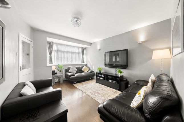 Thumbnail Terraced house for sale in Warwick Crescent, Hayes