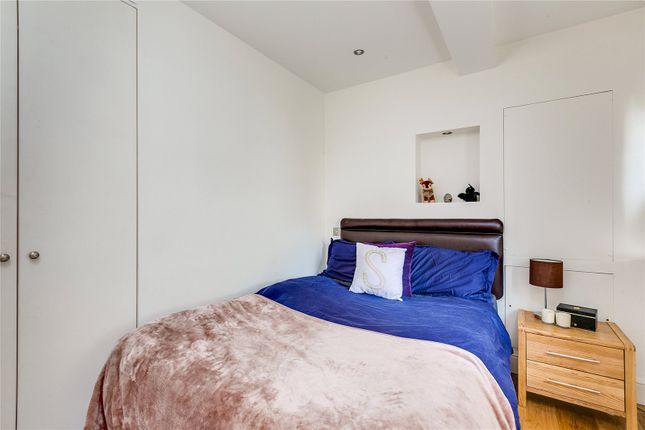 Flat to rent in Nell Gwynn House, Sloane Avenue, London