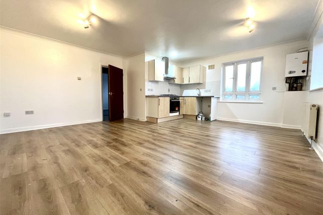 Flat 11, Round House Court, Cheshunt photo 2