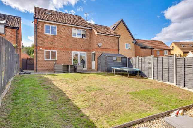 46, Lukins Drive, Dunmow photo 3