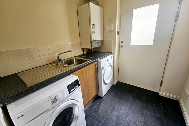 Room 3, 15 Brook Gardens, Dundee photo 4