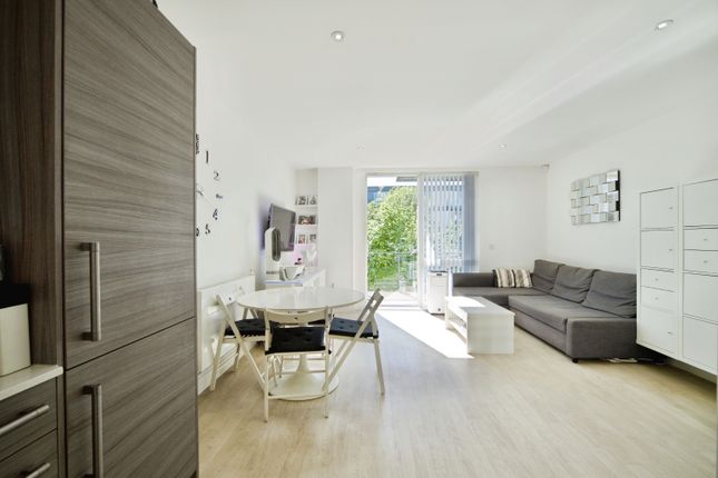 Flat 23/Citius Court, 7 Jacks Farm Way, London photo 4