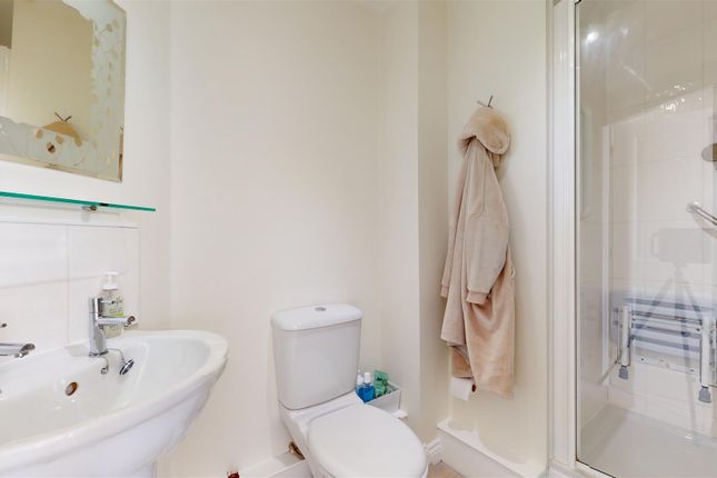 Flat for sale in Gyosei Gardens, Willen Park, Milton Keynes