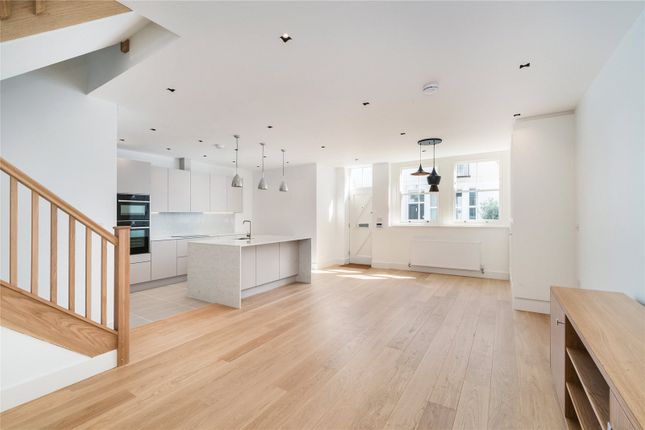Mews house to rent in Cranley Mews, South Kensington, London SW7