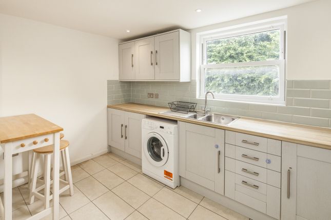 57b, Knighton Park Road, London photo 3