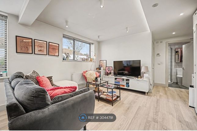 Flat, Mabel Crout Court Lingfield Crescent, London photo 4