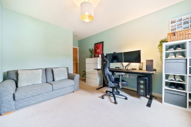 Flat for sale in Outfield Crescent, Wokingham, Berkshire
