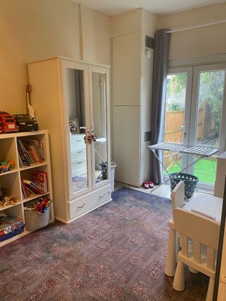 Room to rent in Thorney Hedge Road, London