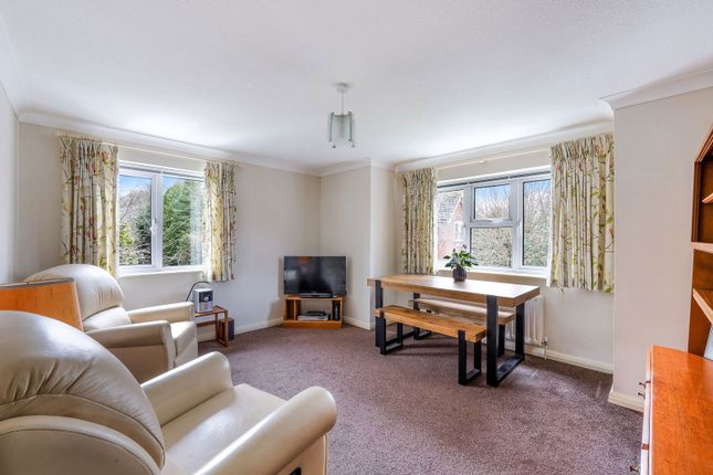 2 Deacon Court ,Godstone Road, Surrey photo 2