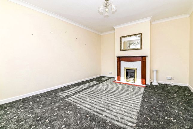 Blenheim Crescent, Lymington photo 2