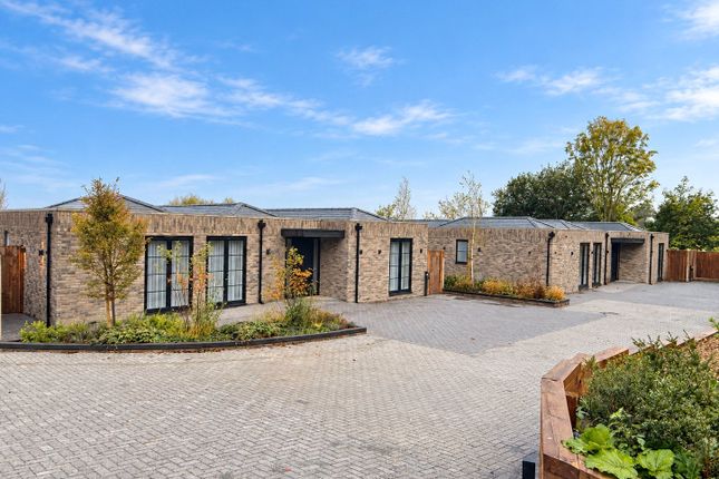 4 Bedroom Bungalow in EN5 3DT