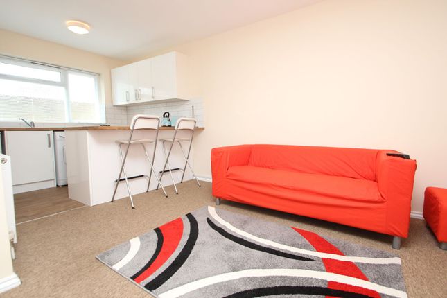 Flat 2, 52 Southcote Road, Bournemouth photo 2