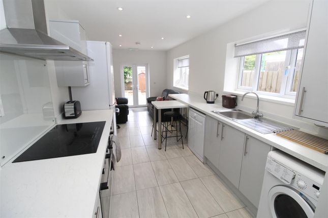 5-bed house on Harriet Street, Cardiff, £3,125/mo