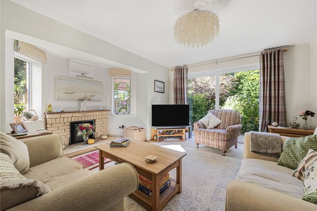 8, Curbey Close, Pulborough photo 2