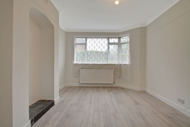 Maisonette to rent in Bedford Close, London