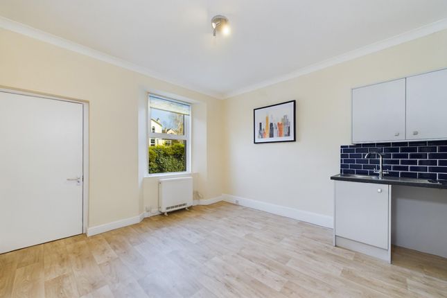 Flat to rent in Cleveland Road, Torquay