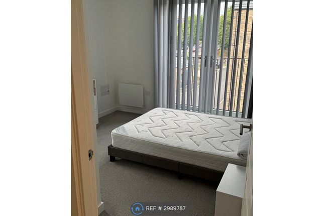 Flat, Bird Close, Birmingham photo 4