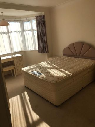 Thumbnail Room to rent in Edgeworth Crescent, London