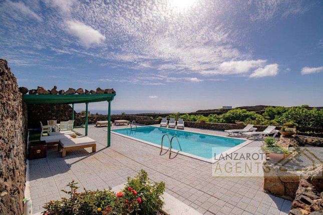 Villa for sale in Arrieta, Canary Islands, Spain