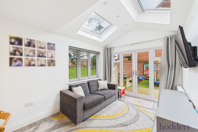 2, Joseph Walk, Ottershaw photo 3
