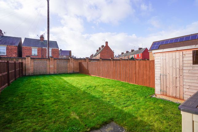 16 Archdale Close, Chesterfield photo 4