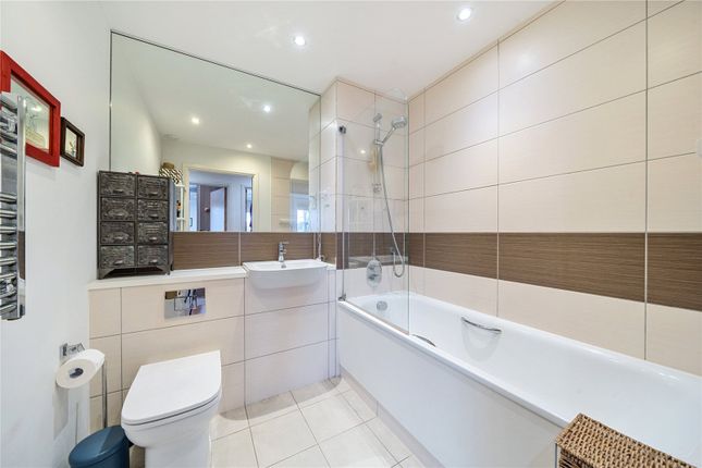 Flat for sale in Candish Court, Hornsey