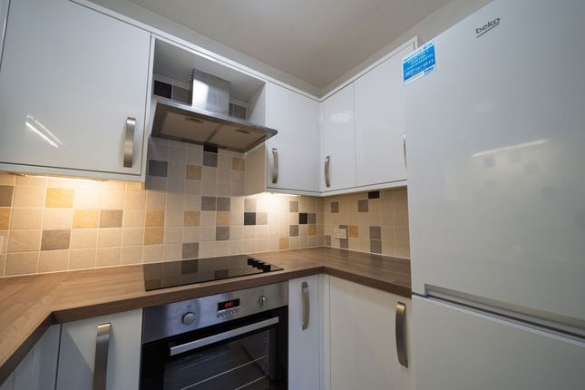 Flat 33, Brinton Lane, Southampton photo 4