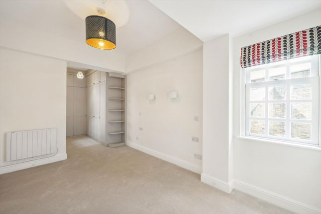 Flat to rent in Bridewell Place, London E1W.