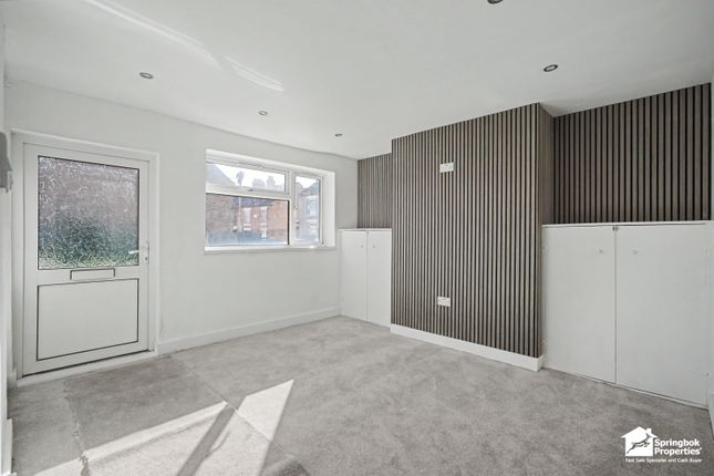 24, Rose Tree Lane, Swadlincote photo 3