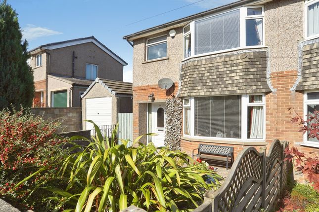 24, Wheathead Crescent, Keighley photo 2