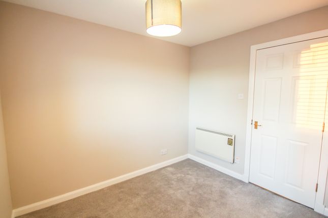 Flat to rent in Columbia Avenue, Howden