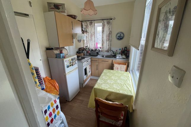 Flat 5, 8, Hurst Road, Eastbourne photo 4