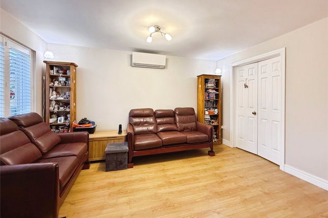 27, The Glade, Camberley photo 3