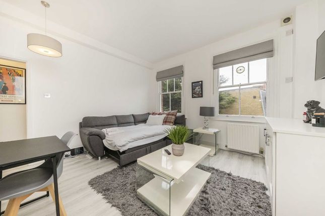 Flat 5, 8, Thornton Avenue, London photo 2