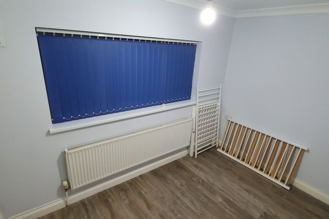 79, Rowan Road, west Drayton photo 2