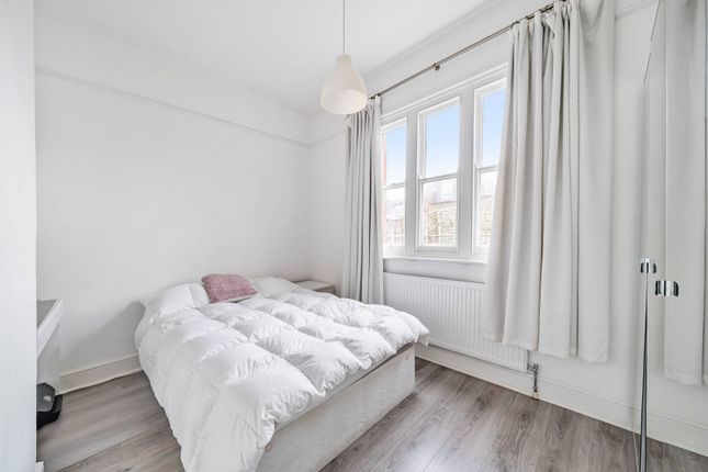 Flat to rent in Glebe Road, Hornsey, London