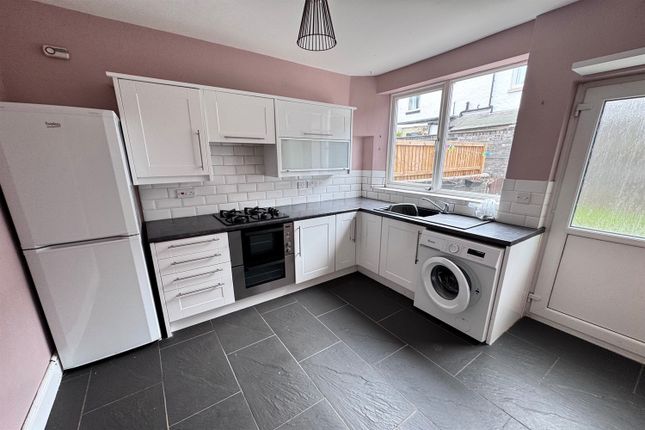 4, Hollins Avenue, Buxton photo 4