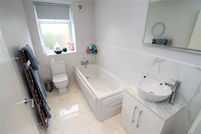 Flat for sale in Christopher Close, Blackfen, Sidcup, Kent