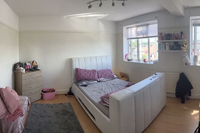 61, Warwick Gardens, Thornton Heath photo 5