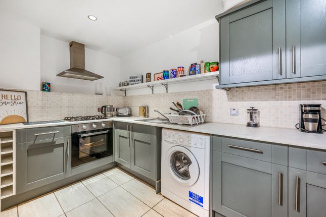 460 Wandsworth Road, London photo 3