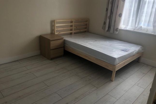 53, Castleview Garden, London photo 4