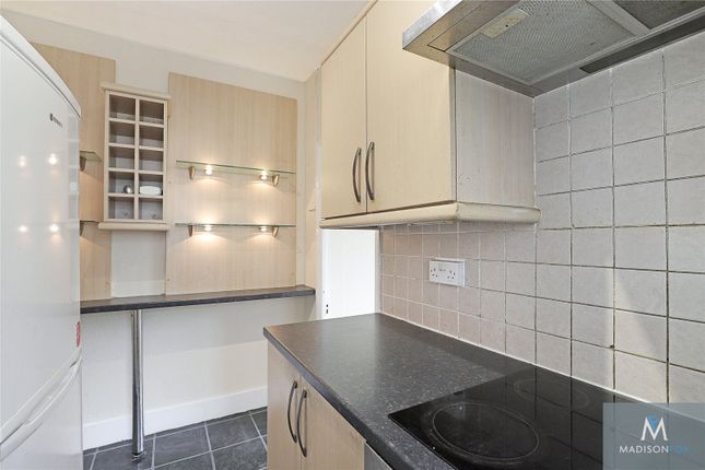 Flat for sale in Third Avenue, Walthamstow, London