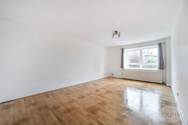 10 Harvey Lodge,, Harvey Road, Guildford photo 4
