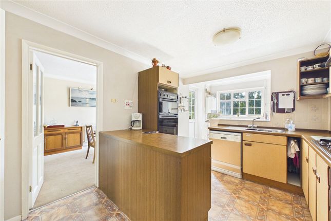 4, Withy Close, Surrey photo 3