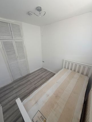 3 DUNSTABLE CLOSE, ROMFORD, ROMFORD photo 4