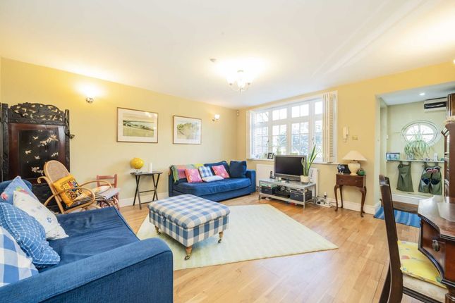 4, Langford Close, London photo 2