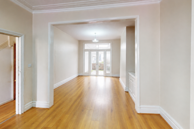 9 Geary Road, LONDON photo 4