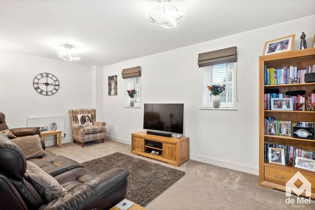 11, Ashton Crescent, Tewkesbury photo 4
