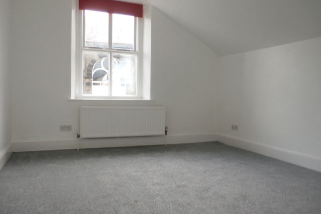 Flat to rent in 2 Crescent View, Hallbank, Buxton